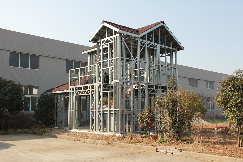這是蕪湖博天彩石金屬瓦廠家用輕鋼龍骨和金屬瓦搭建小別墅，非常宏偉氣魄的感覺